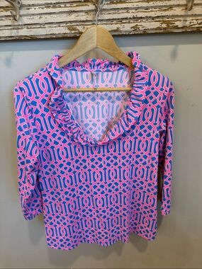 Lulu-B Ruffle Neck Top size Small